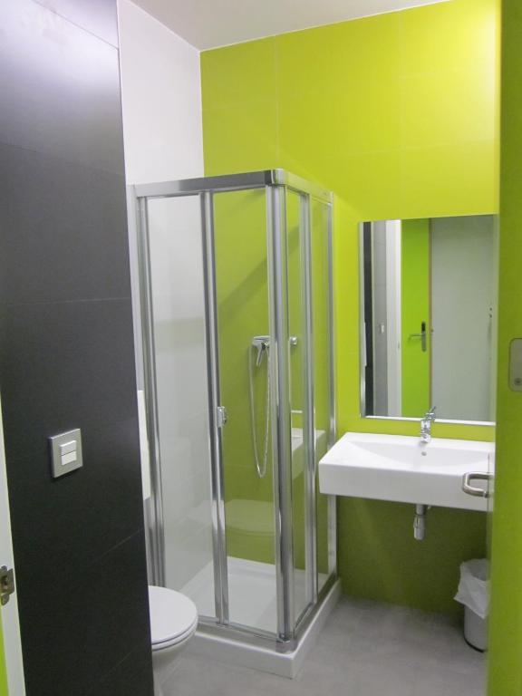 Un baño de UBA Hostel