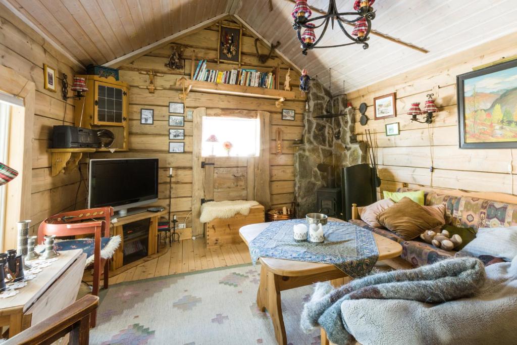 Pettersbu - Three-Bedroom Holiday Home