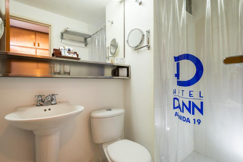 Koupelna v ubytování Hotel Dann Av. 19