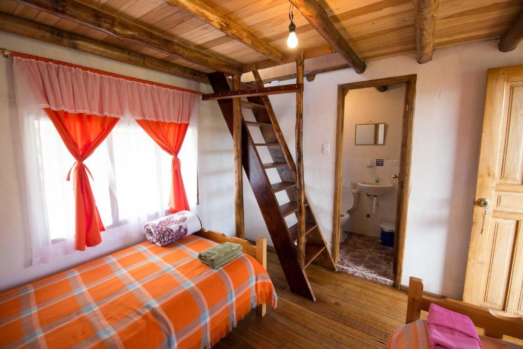 Postel nebo postele na pokoji v ubytování Hostal Taita Cristobal