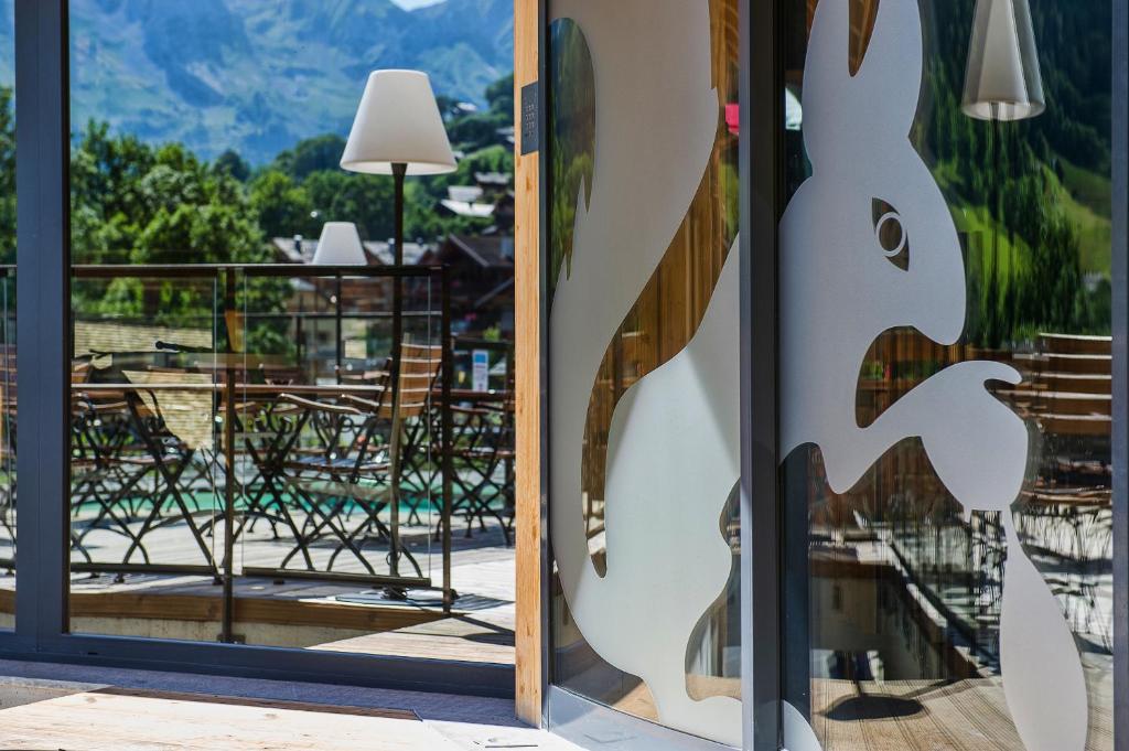 Nespecifikovaný výhled na hory nebo výhled na hory při pohledu z hotelu