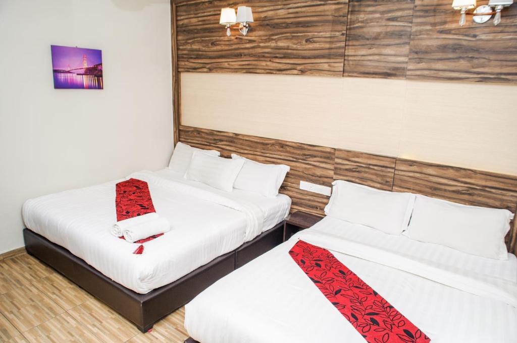 Postel nebo postele na pokoji v ubytování Wan Alyasa Hotel