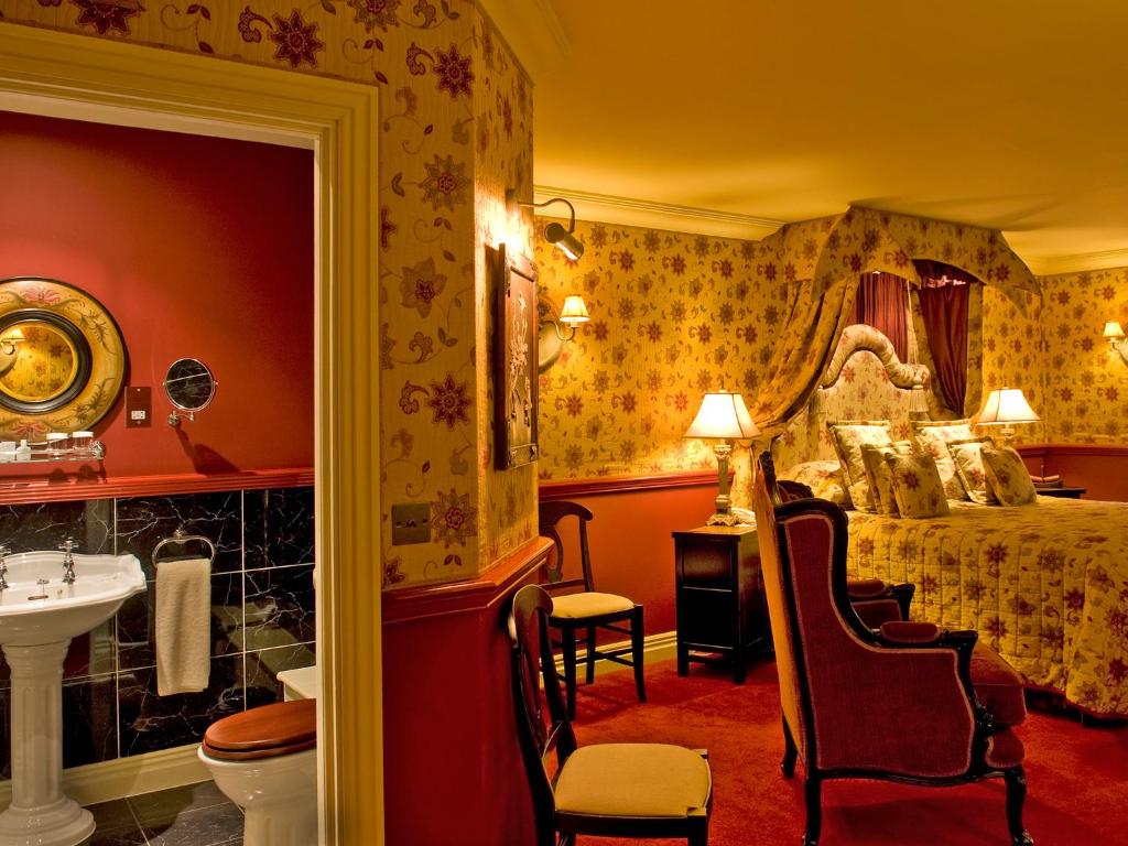 Posezení v ubytování Coombe Abbey Hotel