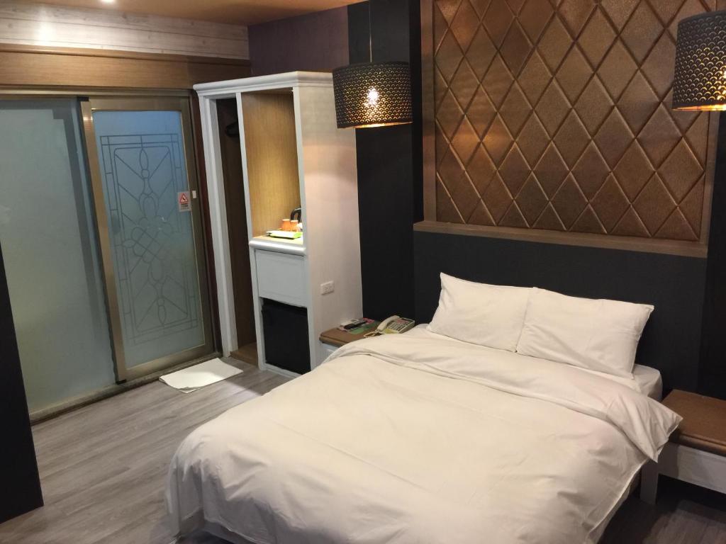 Postel nebo postele na pokoji v ubytování Guest Motel-Zhubei