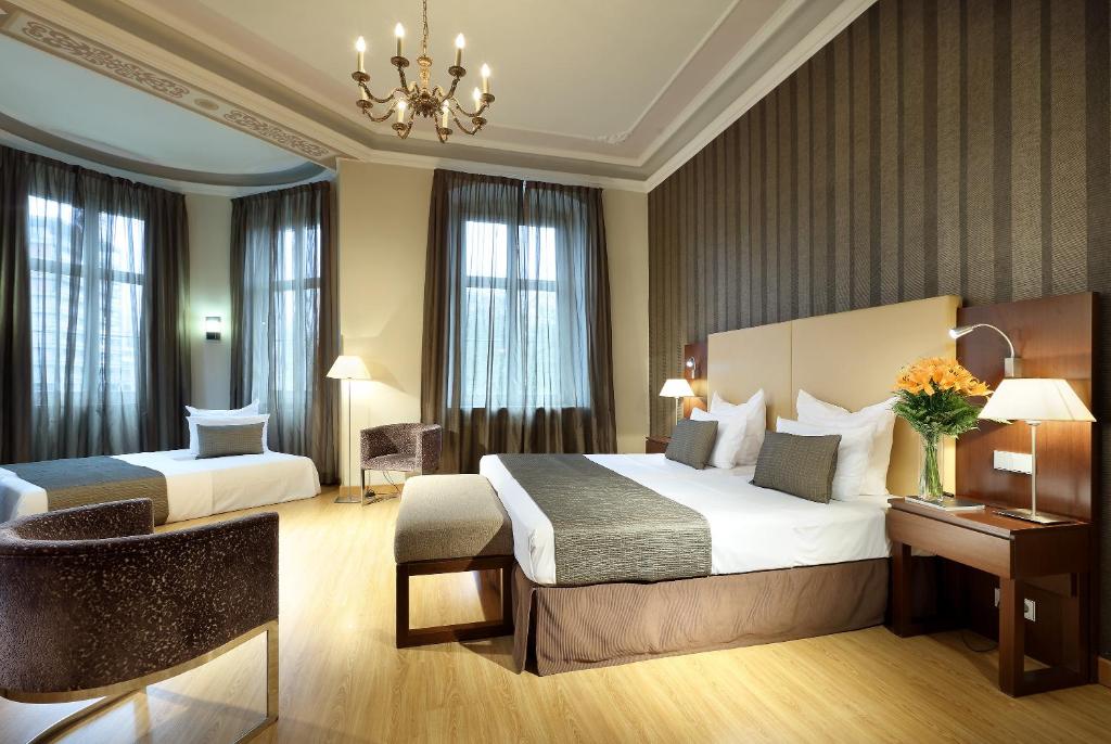 Postel nebo postele na pokoji v ubytování Eurostars Park Hotel Maximilian