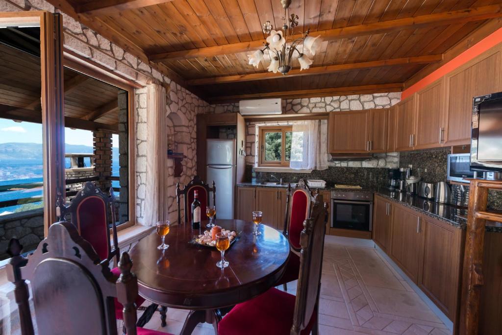 Kuchyň nebo kuchyňský kout v ubytování Luxury Stone Apartments