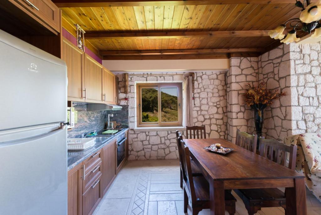 Kuchyň nebo kuchyňský kout v ubytování Luxury Stone Apartments