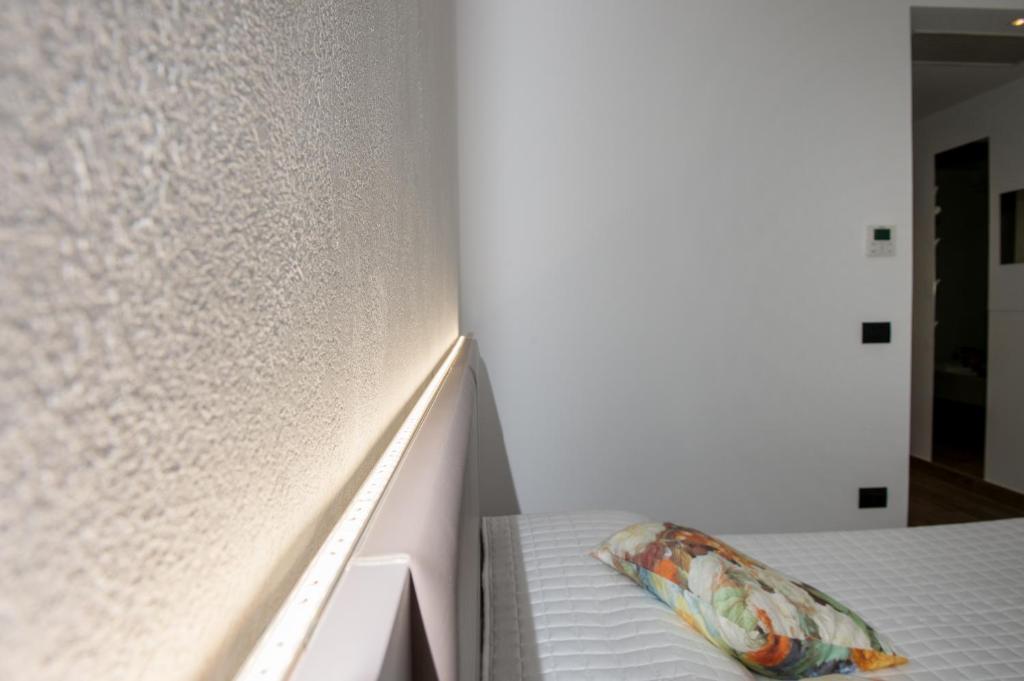 Postel nebo postele na pokoji v ubytování Conero Suites