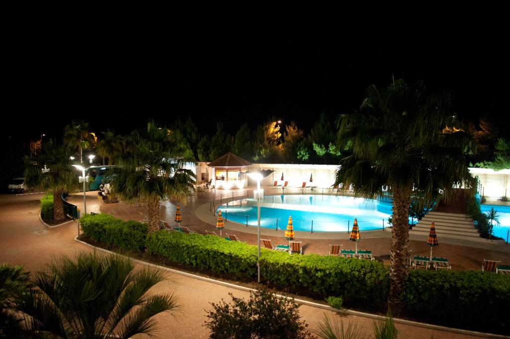Bazén v ubytování Oasiclub Hotel - Appartamenti nebo v jeho okolí