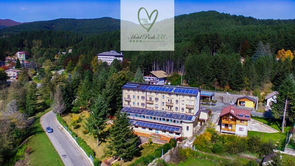 Nespecifikovaný výhled na hory nebo výhled na hory při pohledu z hotelu