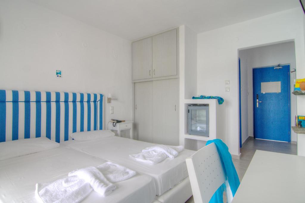 Posteľ alebo postele v izbe v ubytovaní Platys Gialos Hotel Sifnos