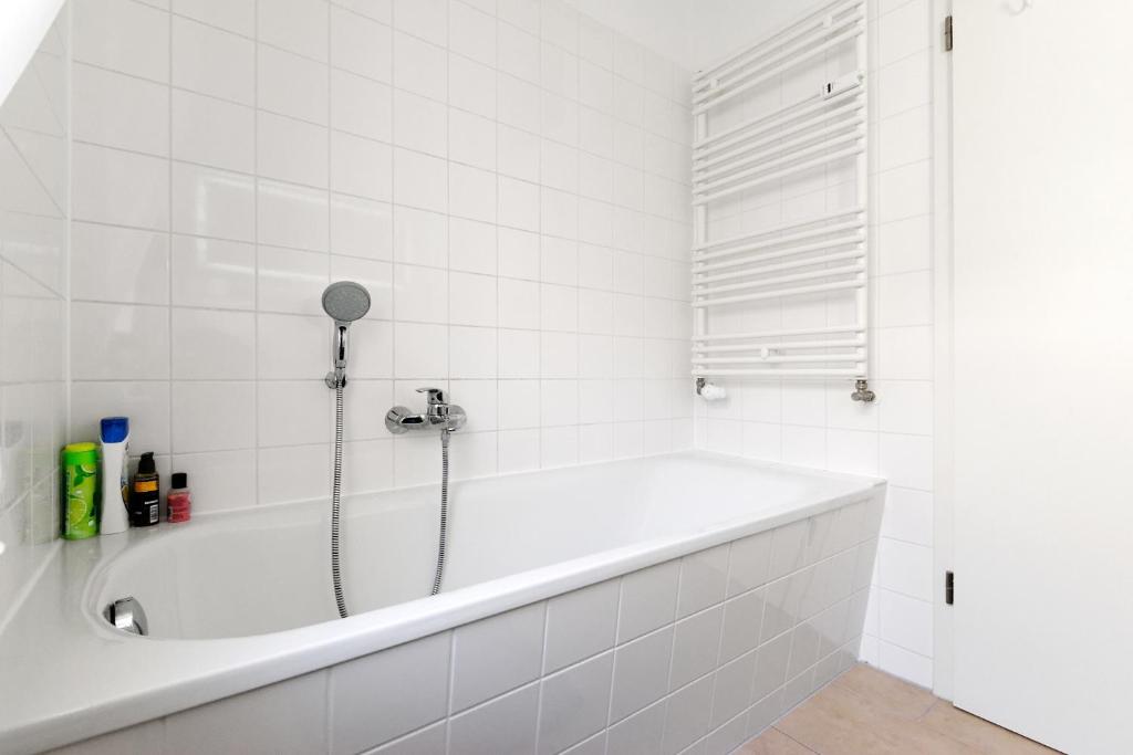 Grand Central Mitte Apartment - One-Bedroom Apartment