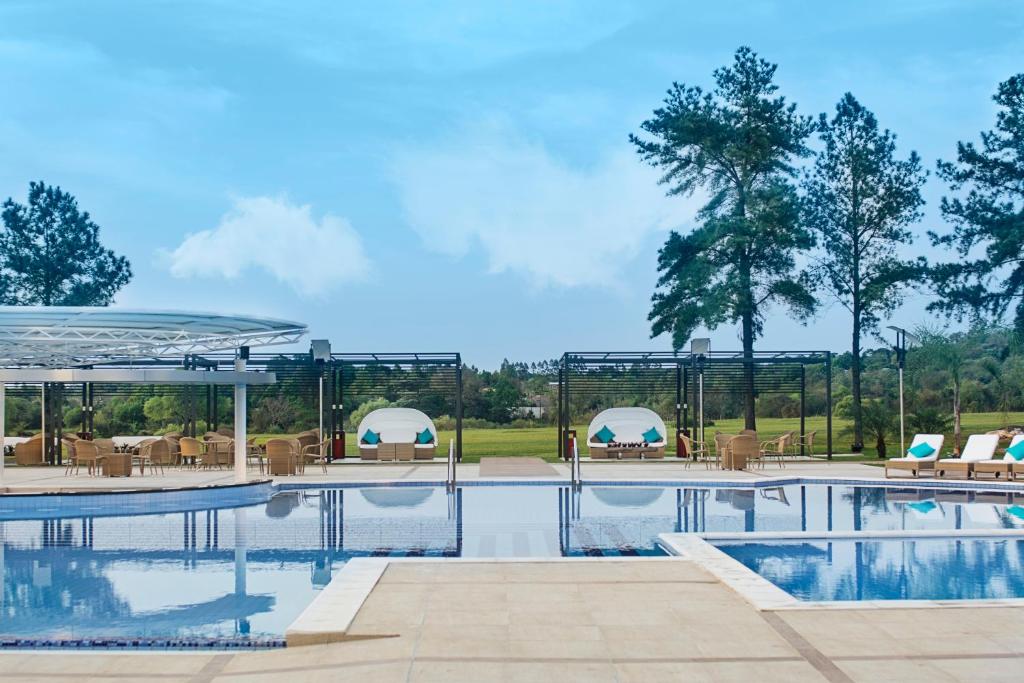 Bazén v ubytování Awa Resort Hotel nebo v jeho okolí