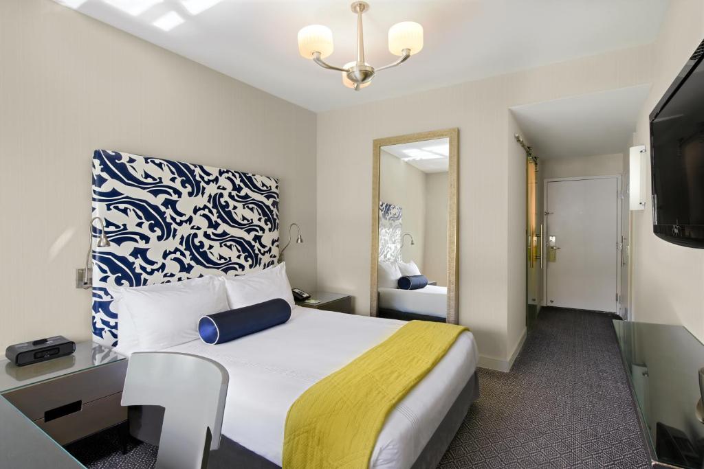 Hotel Breakwater South Beach - 
