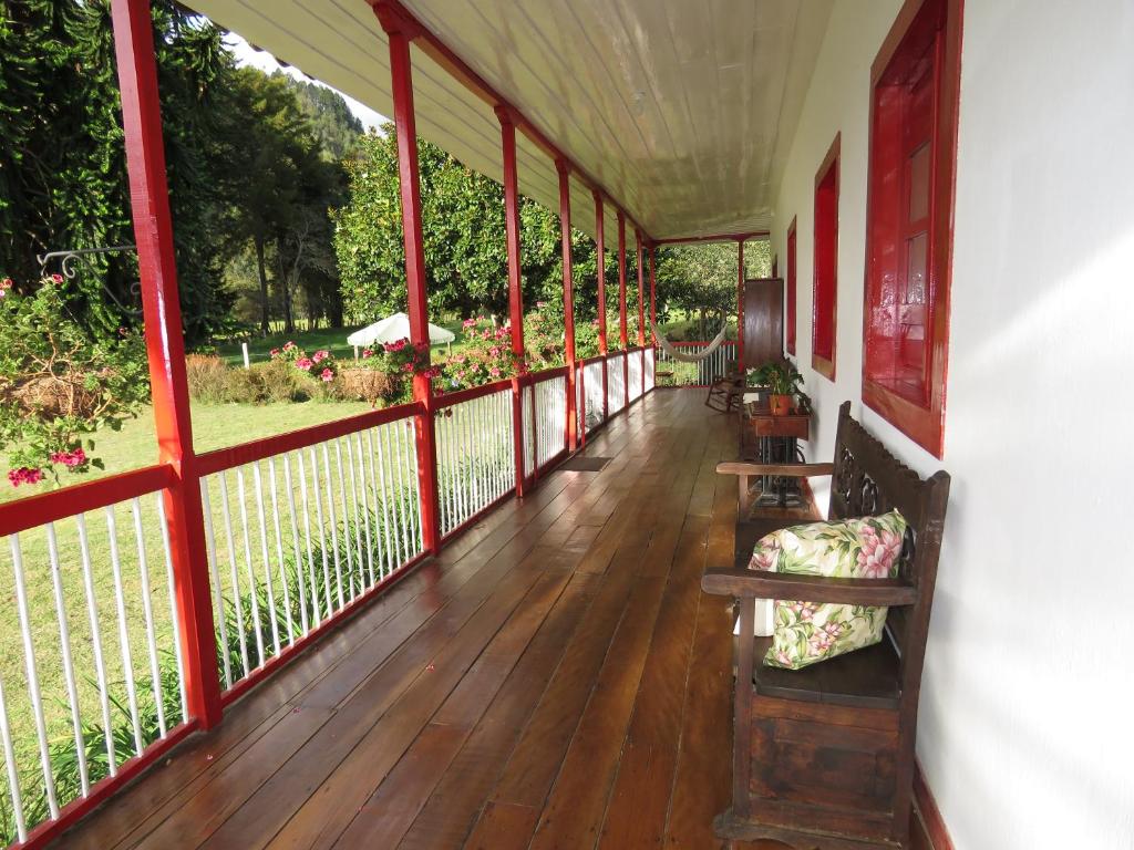 En balkong eller terrasse på La Cabaña Ecohotel - Valle del Cocora