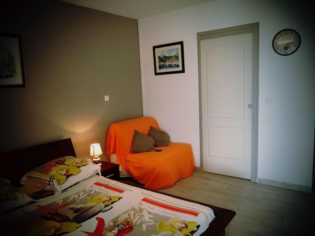 Posezení v ubytování Studio KASANACO avec vue la baie de Fort de France