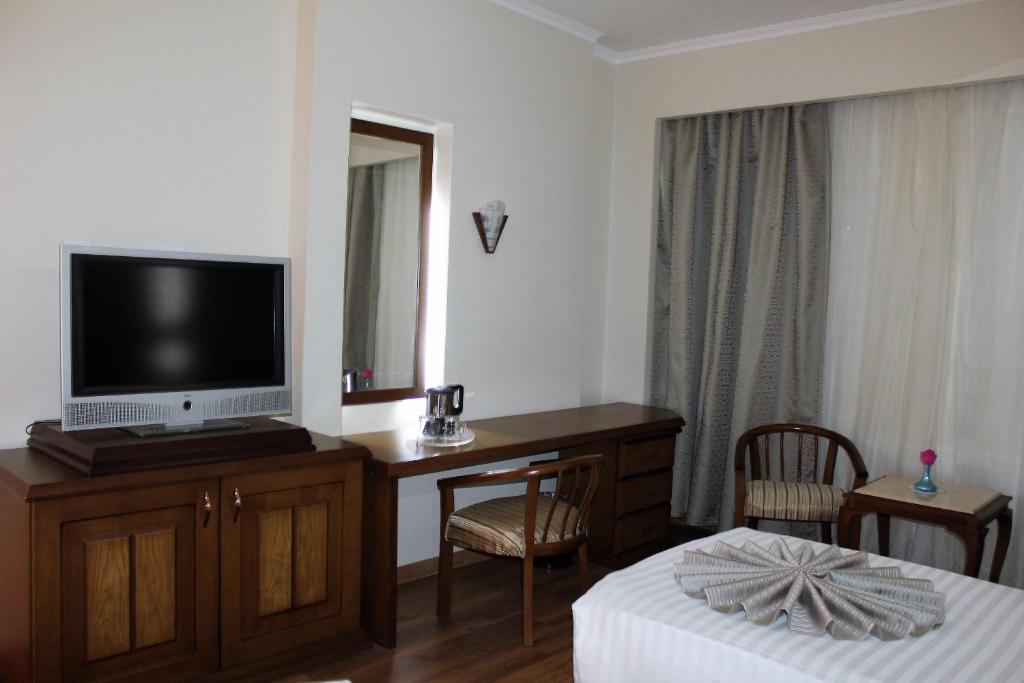 TV a/nebo společenská místnost v ubytování Cleopatra Hotel