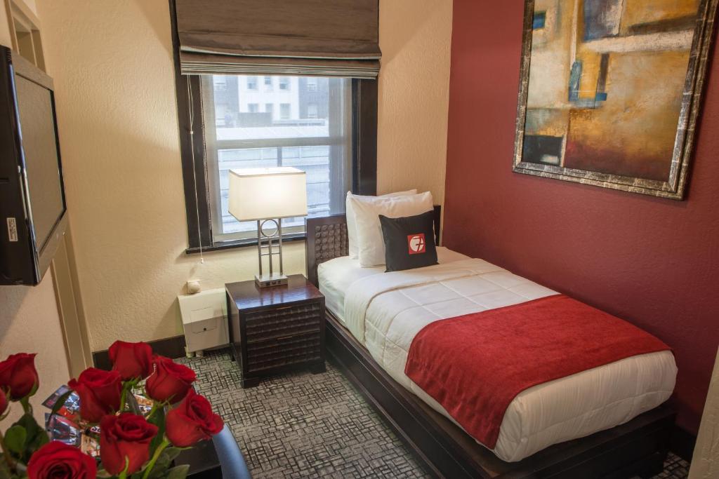 Кровать или кровати в номере Hotel Fusion, a C-Two Hotel