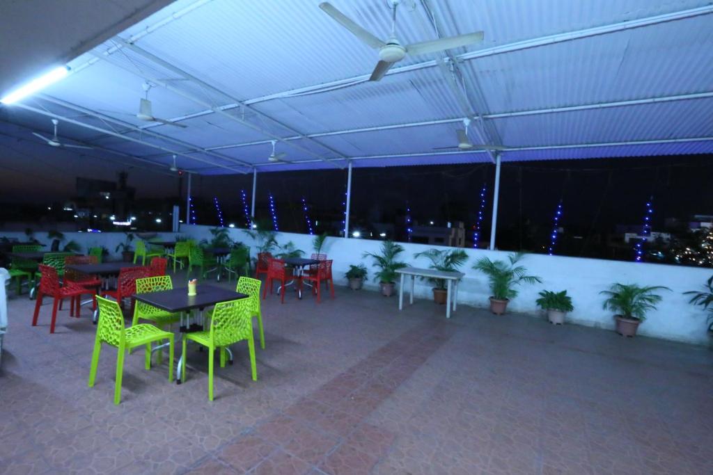 Restaurace v ubytování Hotel Girnar