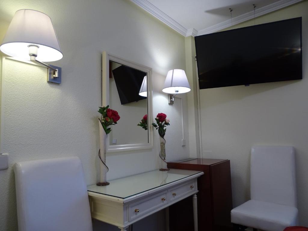 Pensión El Otero - Habitación Doble Con Baño Privado