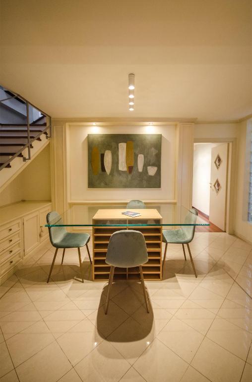 RR 108 - Duplex Apartment