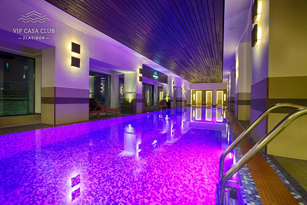 Bazén v ubytování Apartments by BOR - BOR Hotel Complex nebo v jeho okolí