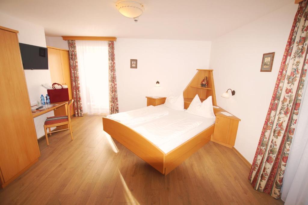 TV a/nebo společenská místnost v ubytování Hotel Andechserhof & Mountain Sky