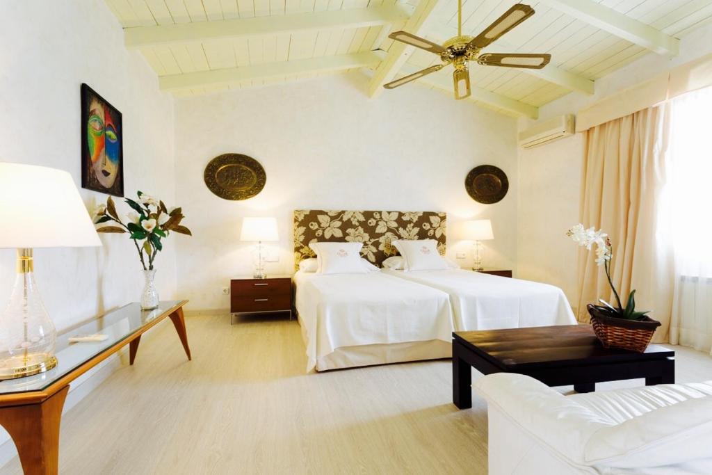 Postel nebo postele na pokoji v ubytování Hotel Rural Cas Pla