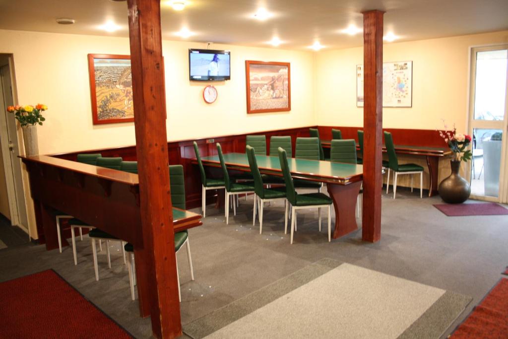 Biliár nebo kulečník v ubytování Hôtel Quick Palace Valence Nord