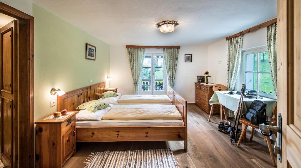 Postel nebo postele na pokoji v ubytování Gasthof Tschötscherhof