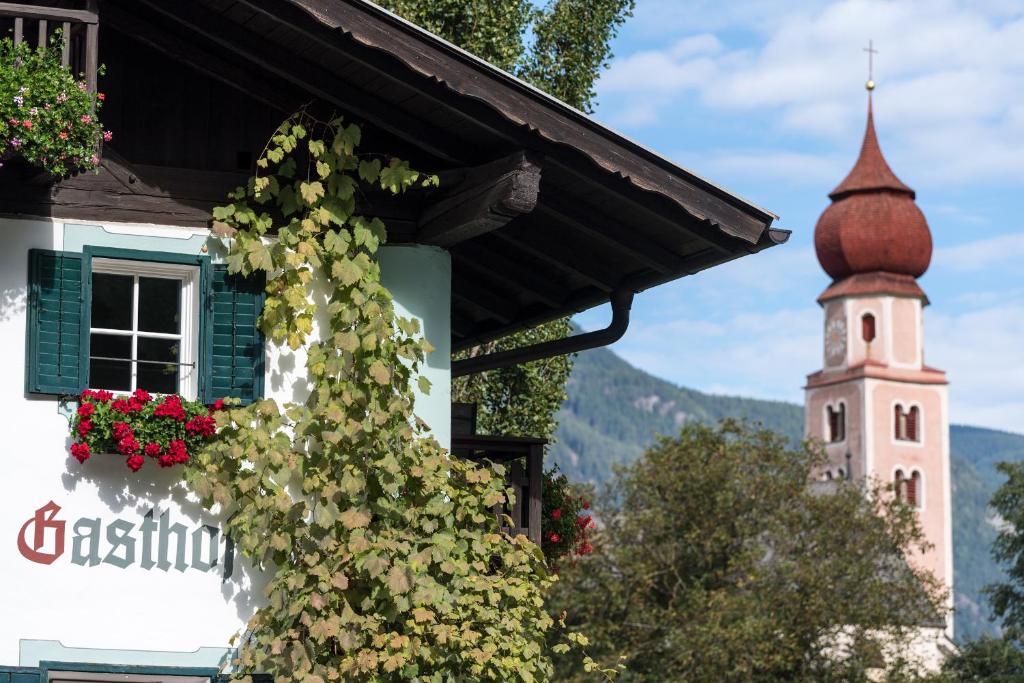 Nespecifikovaný výhled na hory nebo výhled na hory při pohledu z hotelu
