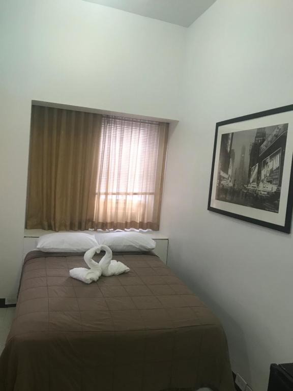 Ein Bett oder Betten in einem Zimmer der Unterkunft West Side YMCA