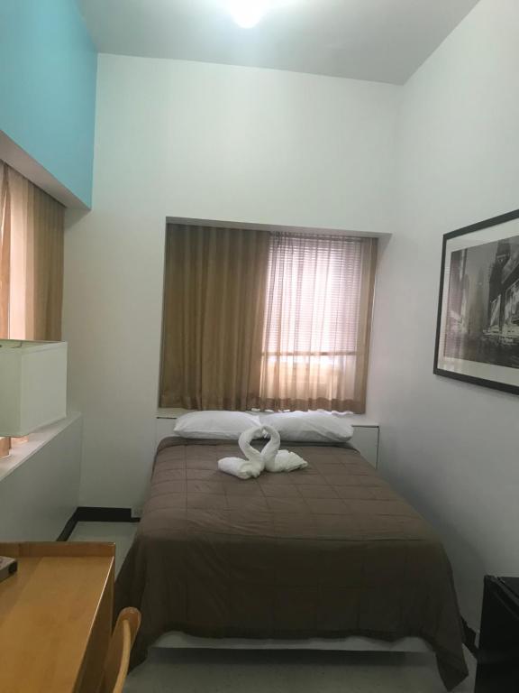 Ein Bett oder Betten in einem Zimmer der Unterkunft West Side YMCA