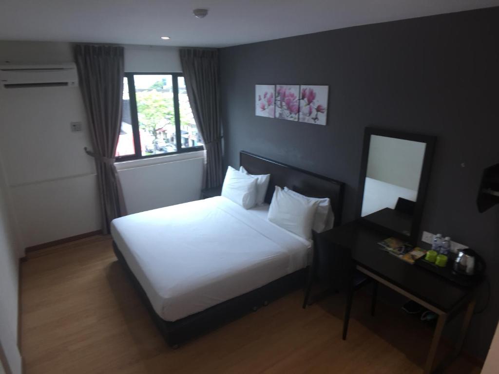 Postel nebo postele na pokoji v ubytování Padungan Hotel
