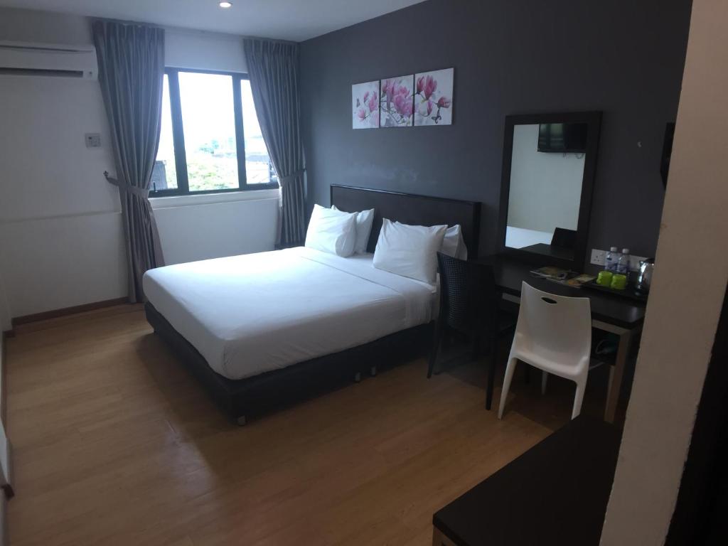 Postel nebo postele na pokoji v ubytování Padungan Hotel