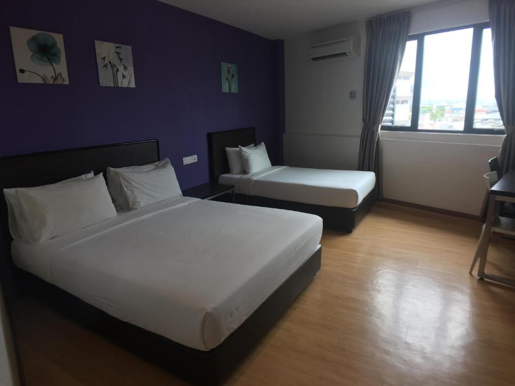 Postel nebo postele na pokoji v ubytování Padungan Hotel