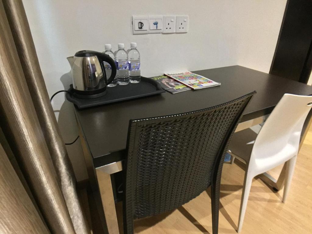 Příslušenství pro přípravu čaje a kávy v ubytování Padungan Hotel