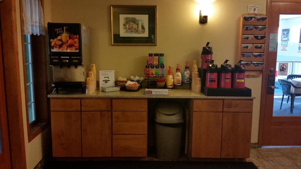 Kuchyň nebo kuchyňský kout v ubytování FairBridge Inn & Suites Leavenworth