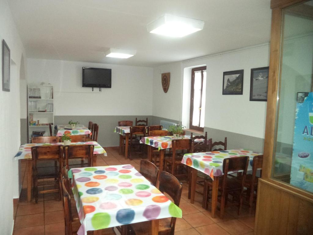 TV a/nebo společenská místnost v ubytování Albergue de Canfranc Estación