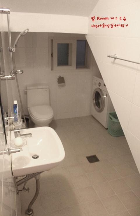 Koupelna v ubytování Byulbam Guesthouse