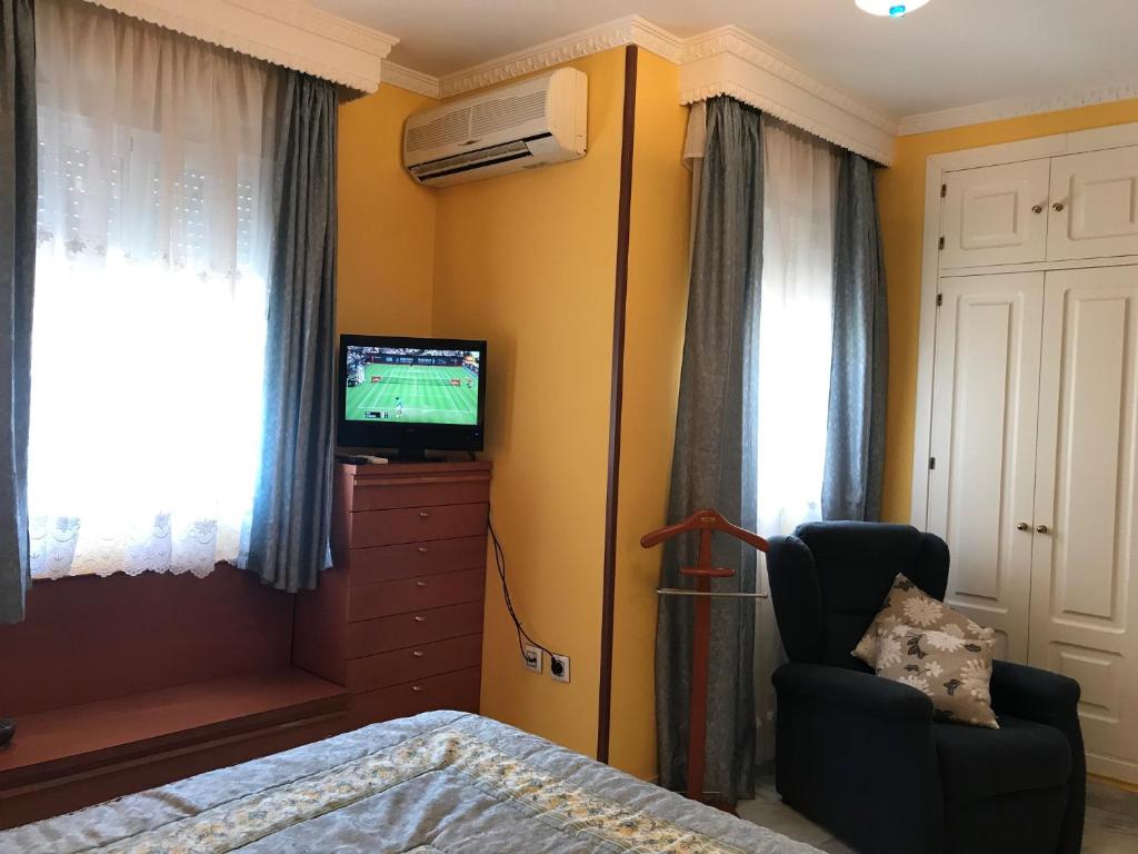 Televízia a/alebo spoločenská miestnosť v ubytovaní Casa Bahía de Cádiz