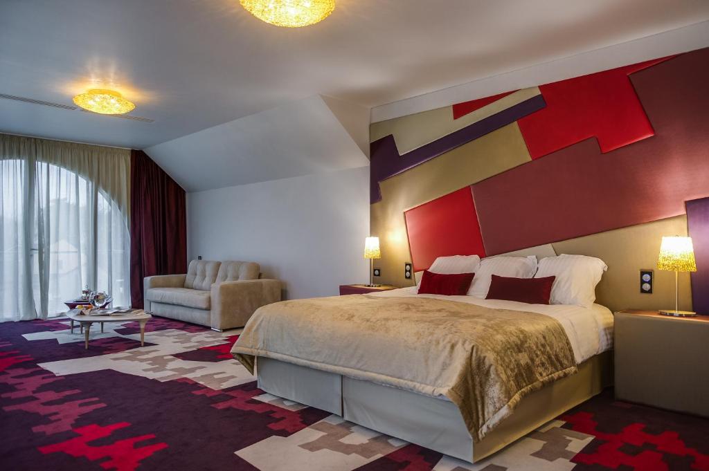 En eller flere senge i et værelse på Domaine de La Ferrière
