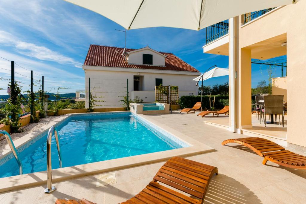 Vila Mimoza - Apartment With Pool View