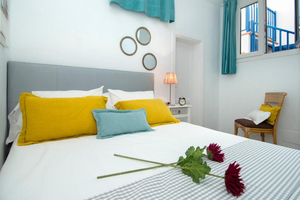A bed or beds in a room at FAMARA. MAREA