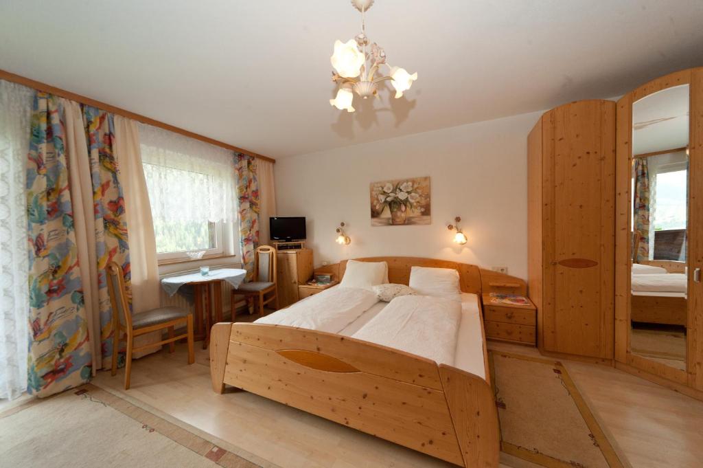 Postel nebo postele na pokoji v ubytování Haus Taumberger