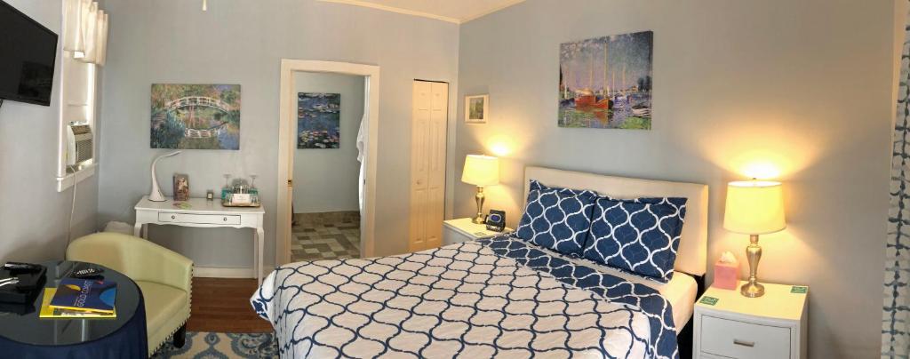 Sabal Palm House Bed and Breakfast - 