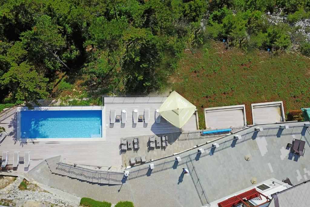 Bazén v ubytování Hotel Draga di Lovrana nebo v jeho okolí