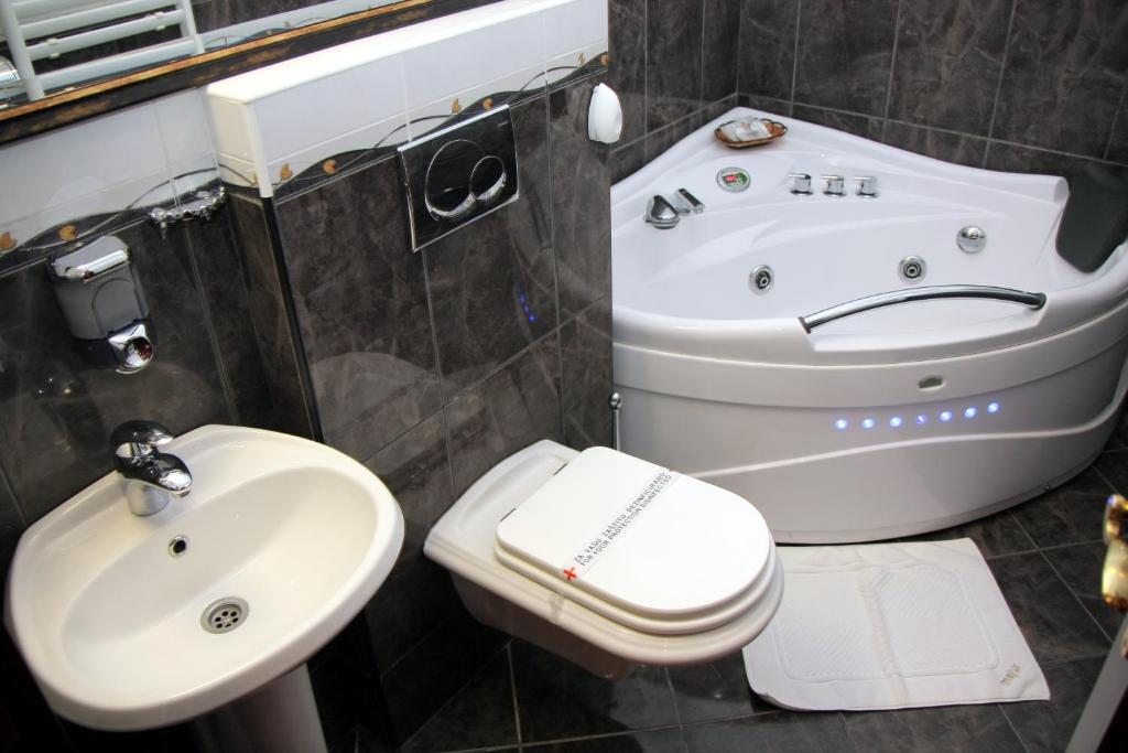 Koupelna v ubytování Hotel Villa Majur