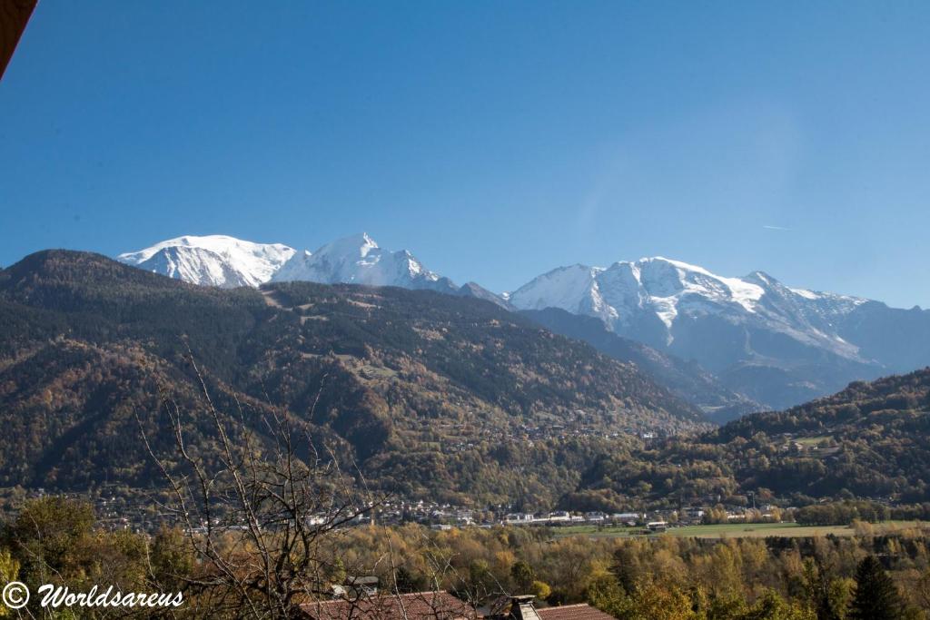 パッシーにあるChalet Worldsareus, Mont Blancの雪山連峰