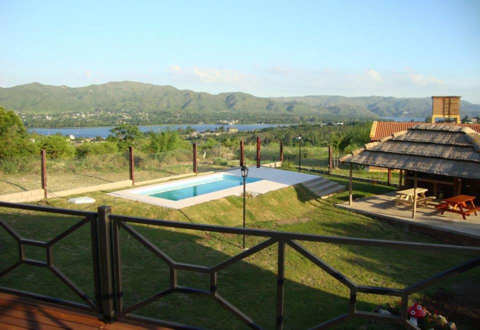 desde el balcón de una casa con piscina en Cabañas Villa del Mirador, en Bialet Massé